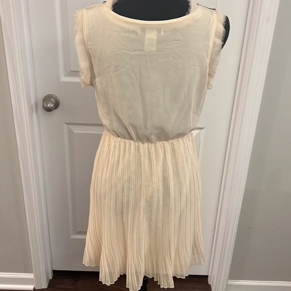 Cream colored dress with silver sequins - Picture 4 of 5